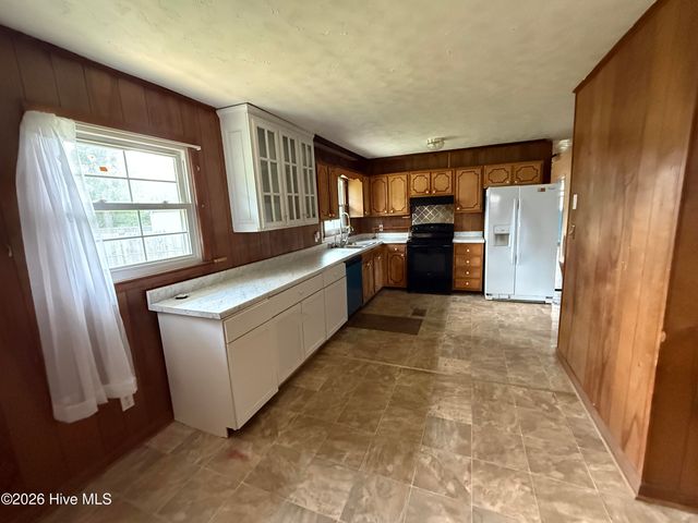 14 Sheffield Road, Jacksonville, NC 28546