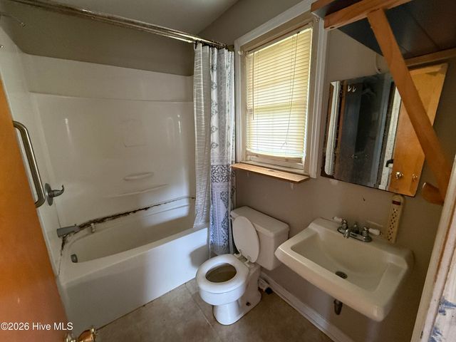 14 Sheffield Road, Jacksonville, NC 28546