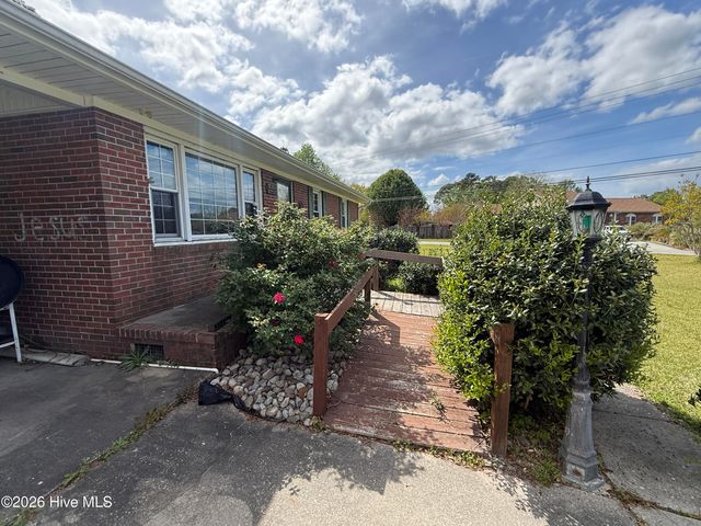 14 Sheffield Road, Jacksonville, NC 28546