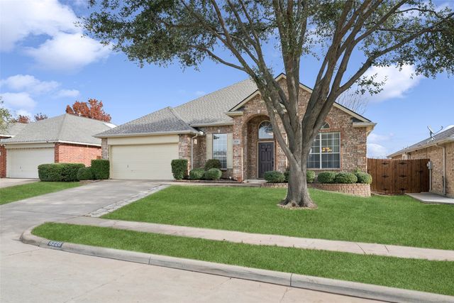 8228 Muirwood Trail, Fort Worth, TX 76137