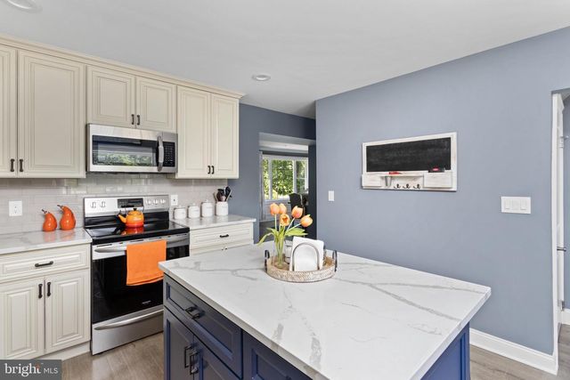340 WASHINGTON CROSSING PENNINGTON RD, Titusville, NJ 08560