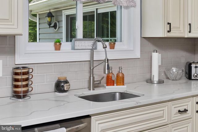340 WASHINGTON CROSSING PENNINGTON RD, Titusville, NJ 08560