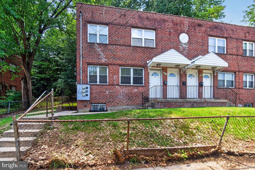 4737 SOUTH CAPITOL TER SW, Washington, DC 20032
