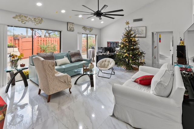 1040 Summit Place Circle A, West Palm Beach, FL 33415