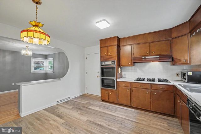 2401 EMERALD AVE, York, PA 17408