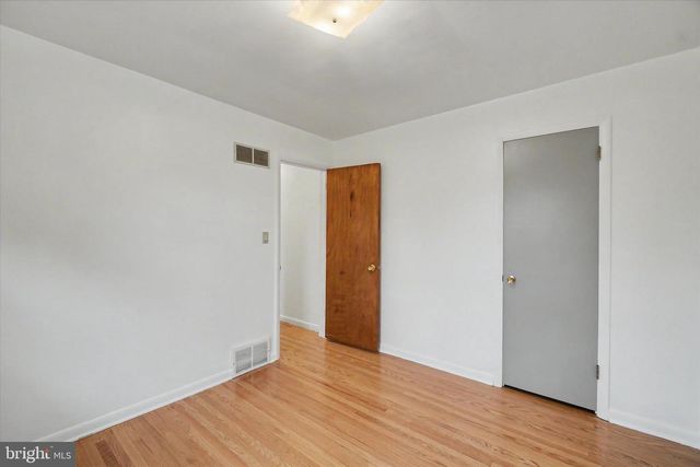 2401 EMERALD AVE, York, PA 17408
