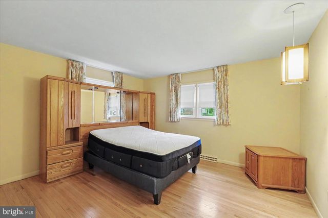 2401 EMERALD AVE, York, PA 17408