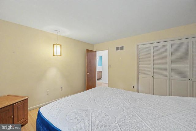 2401 EMERALD AVE, York, PA 17408