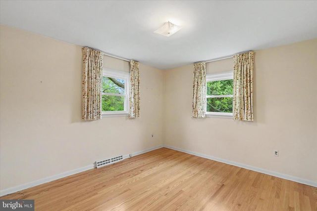 2401 EMERALD AVE, York, PA 17408