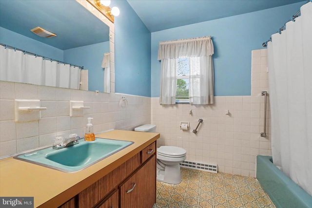 2401 EMERALD AVE, York, PA 17408