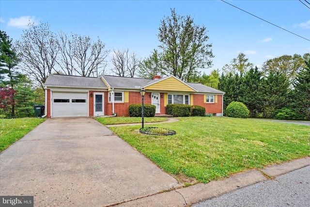 2401 EMERALD AVE, York, PA 17408
