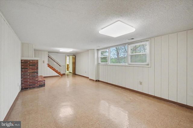 2401 EMERALD AVE, York, PA 17408
