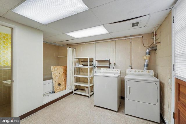 2401 EMERALD AVE, York, PA 17408