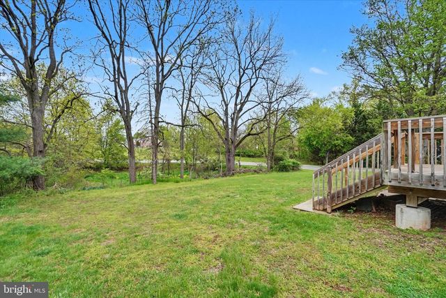 2401 EMERALD AVE, York, PA 17408