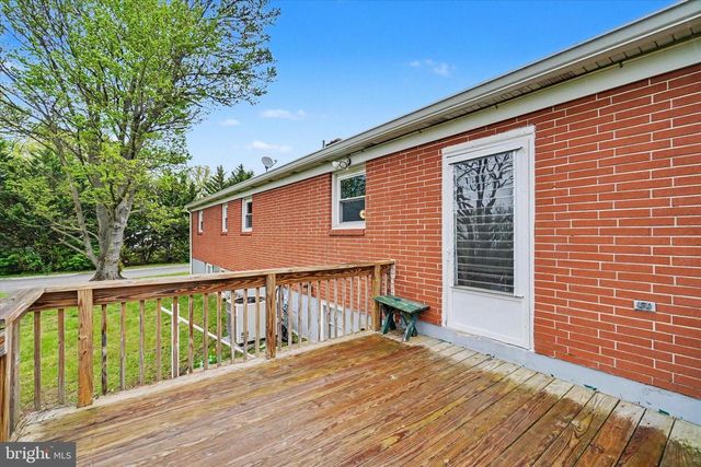 2401 EMERALD AVE, York, PA 17408