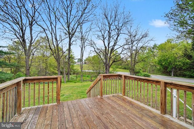 2401 EMERALD AVE, York, PA 17408