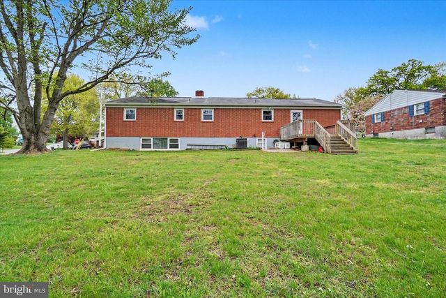 2401 EMERALD AVE, York, PA 17408