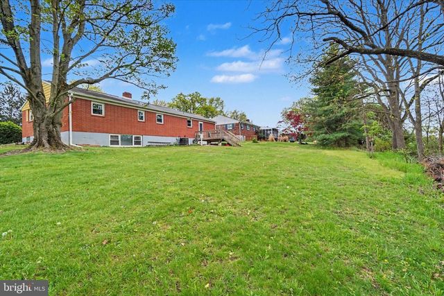 2401 EMERALD AVE, York, PA 17408