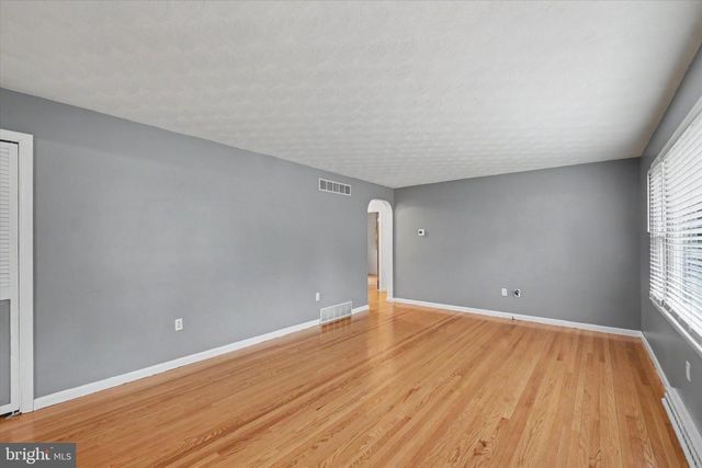 2401 EMERALD AVE, York, PA 17408
