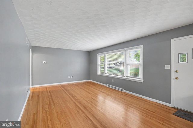 2401 EMERALD AVE, York, PA 17408