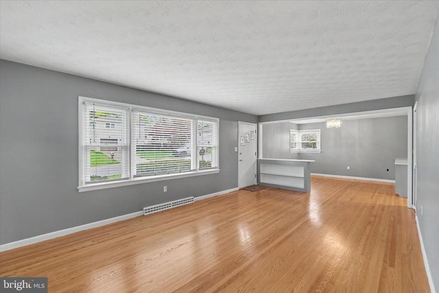 2401 EMERALD AVE, York, PA 17408
