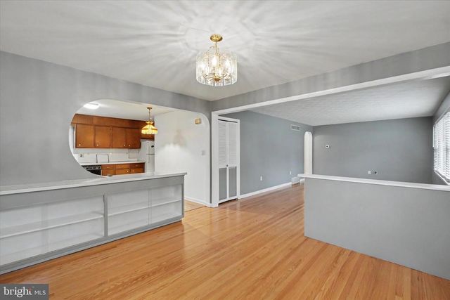 2401 EMERALD AVE, York, PA 17408