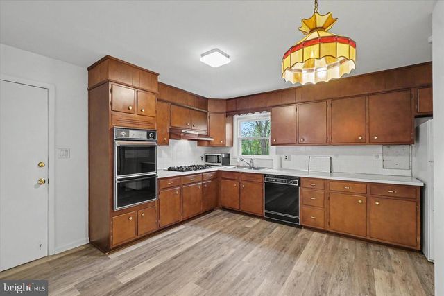 2401 EMERALD AVE, York, PA 17408