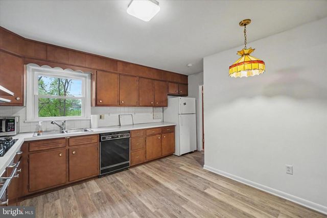 2401 EMERALD AVE, York, PA 17408