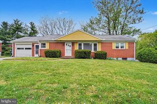 2401 EMERALD AVE, York, PA 17408