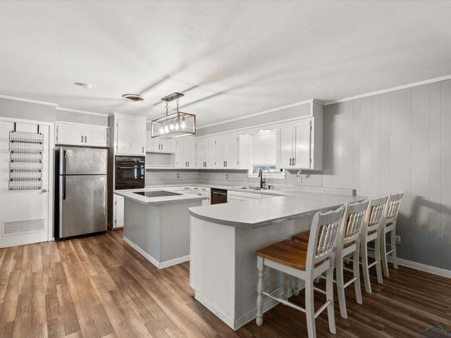 1100 WALKER DR, Daingerfield, TX 75638