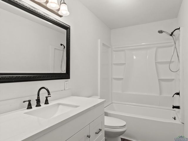 1100 WALKER DR, Daingerfield, TX 75638