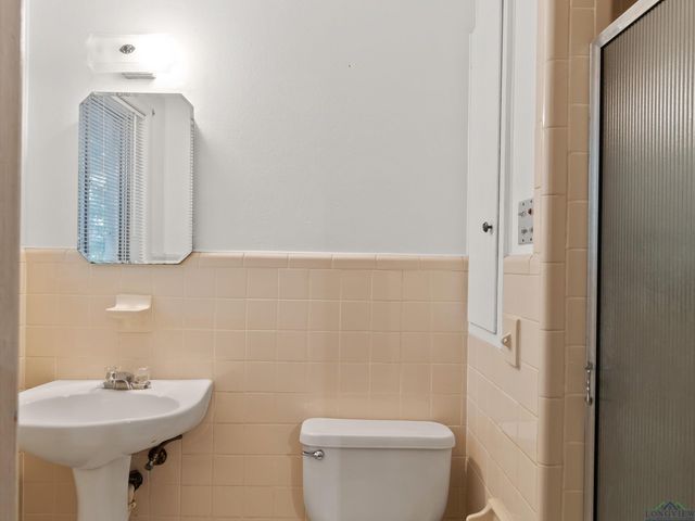 1100 WALKER DR, Daingerfield, TX 75638