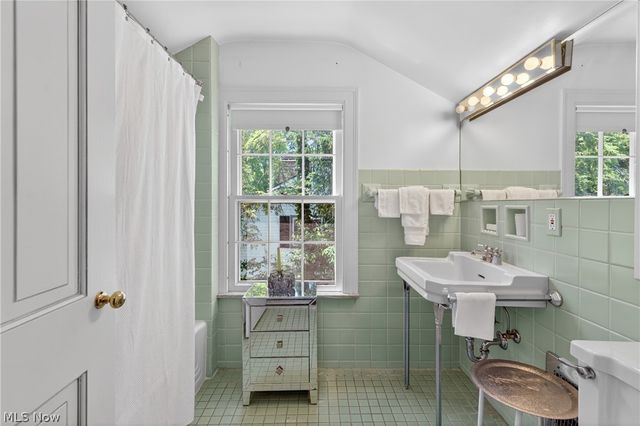 23900 Stanford Road, Shaker Heights, OH 44122