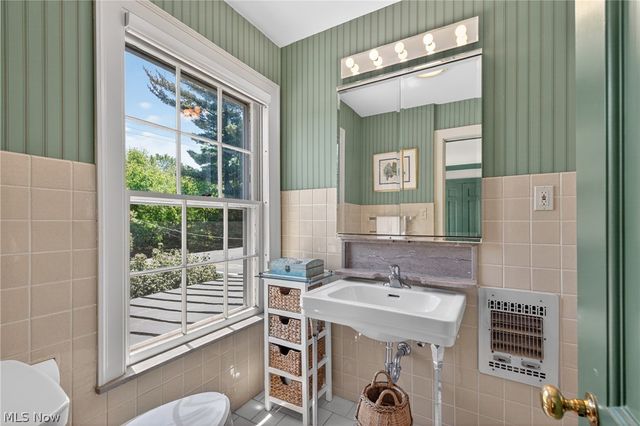 23900 Stanford Road, Shaker Heights, OH 44122