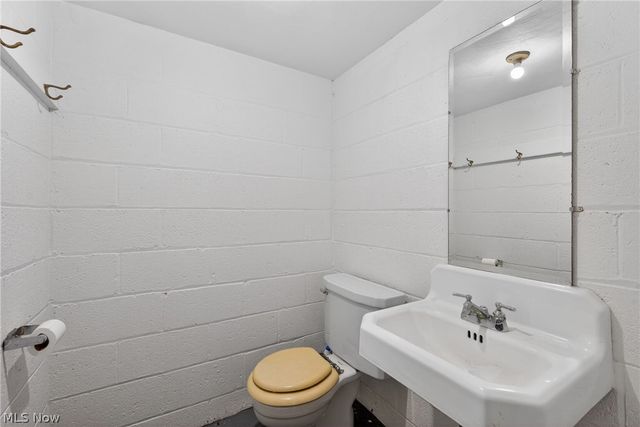 23900 Stanford Road, Shaker Heights, OH 44122