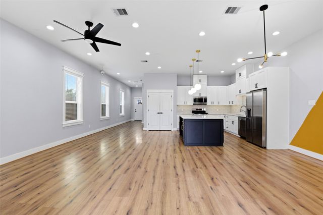 6476 Tc Jester Boulevard, Houston, TX 77091
