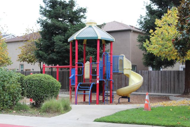 531 Ashwick Loop, Sacramento, CA 95823