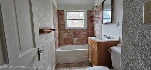 1016 Cleo Street, Lansing, MI 48915