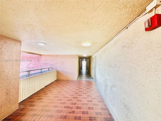 17530 NW 68th Ave C4012, Hialeah, FL 33015