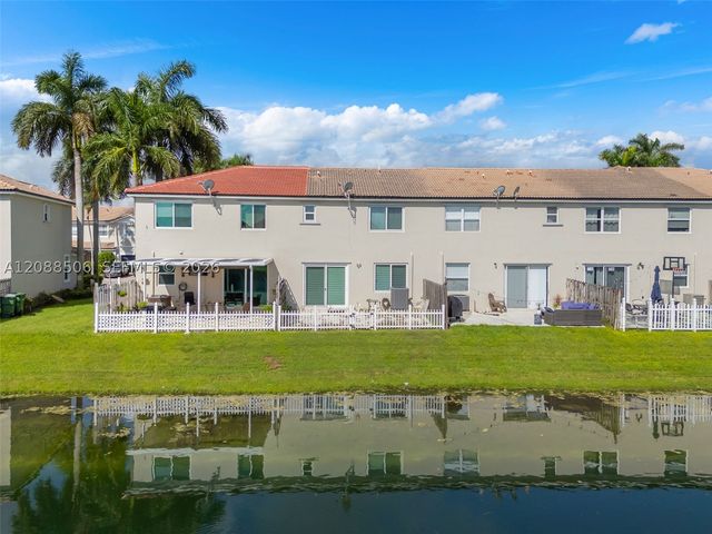 967 NE 42nd Ave, Homestead, FL 33033