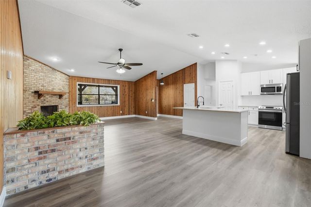 370 SAND PINE PLACE, Geneva, FL 32732