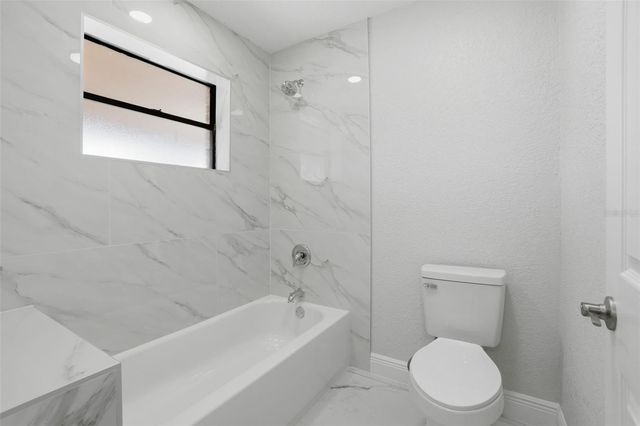 370 SAND PINE PLACE, Geneva, FL 32732