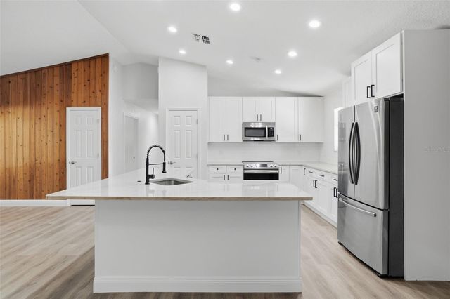 370 SAND PINE PLACE, Geneva, FL 32732