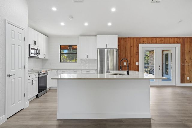 370 SAND PINE PLACE, Geneva, FL 32732