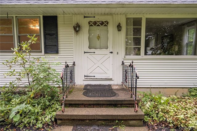 6494 Versailles Road, Hamburg, NY 14085
