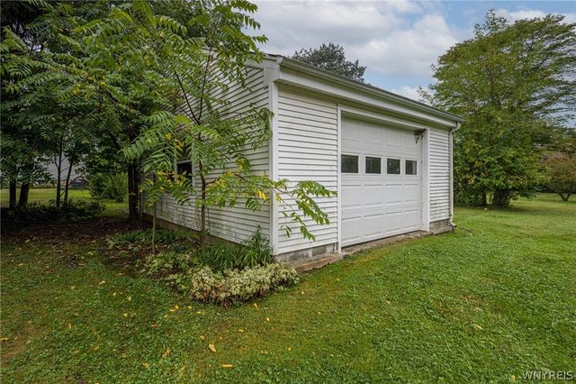 6494 Versailles Road, Hamburg, NY 14085