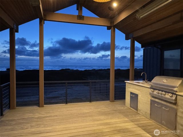 911 Dune Crest, Westport, WA 98595