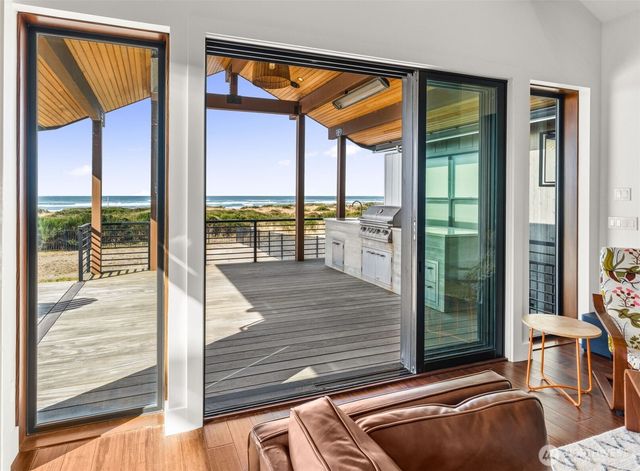 911 Dune Crest, Westport, WA 98595