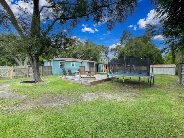 6737 E Bayou Drive, Hitchcock, TX 77563
