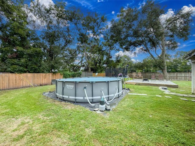 6737 E Bayou Drive, Hitchcock, TX 77563